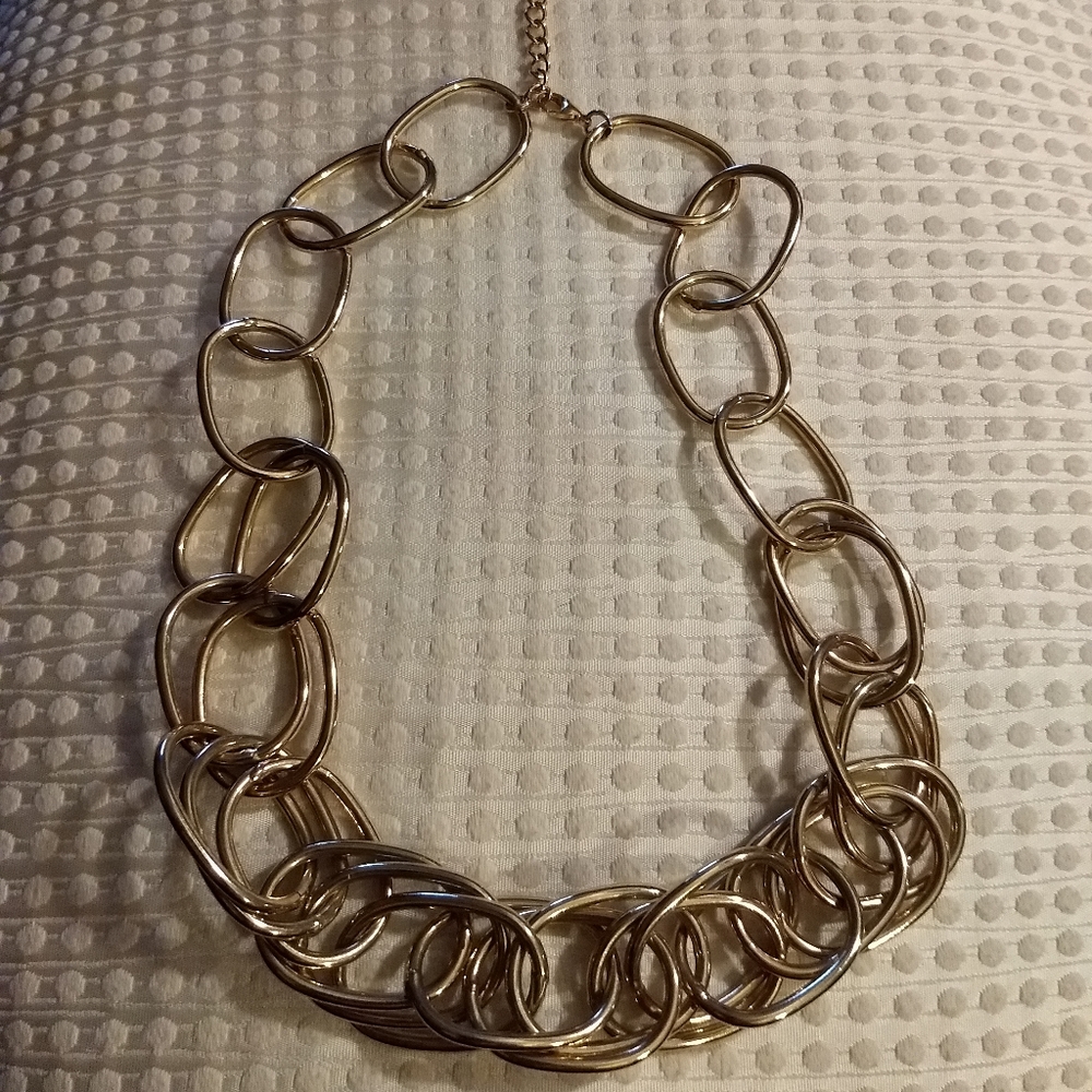 Beautiful Gold tone Chain necklace
